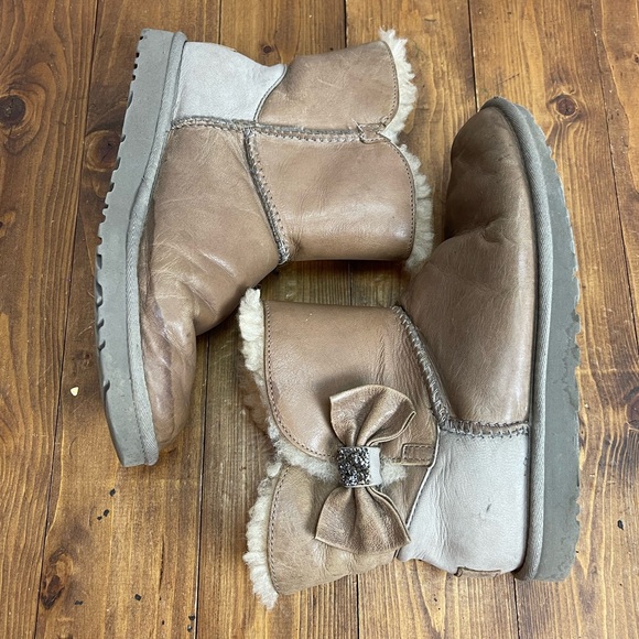 Ugg Bailey Bow tan boots Womens size 7 - Picture 6 of 9